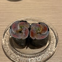 麻布十番 鮨 無銘 - イワシの海苔巻き
