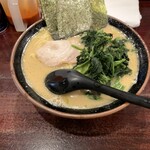 大黒家 - とんこつ醤油ラーメン(中)、ほうれん草増し