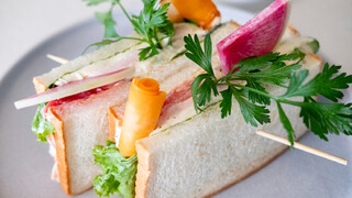 ANDELT CAFE - 野菜あふれるサンドイッチ