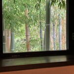 蔵元料理 天青 - テーブルの脇の窓