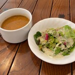 バルシュ ケバブ スタンド - バルシュ ケバブ スタンド(レンズ豆のスープ、ヨーグルトドレッシングのサラダ)