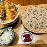 Teuchi Soba Sobashiki - お昼限定 海老天丼と手打ちそば