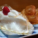 フレーズ - いちごのショートケーキ(サービス品)、シュークリーム140円