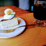 ハナカフェ - バナナのバスク風チーズケーキ