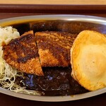 ゴーゴーカレー - チキンカツカレー小850円、トッピング目玉焼き150円