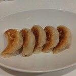 京華飯店 - モチモチ皮の肉ミッシリ餃子