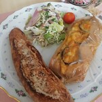Tomoni Pan - めんたいカンパーニュと茄子とツナのグラタンパイにサラダを添えて自宅でまったりランチ！