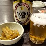 Yourounotaki - 「養老ビール」（中瓶572円）とお通し（319円）の「ふきの辛煮」