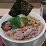 燃えよ麺助 - 中央に炙り帆立貝柱