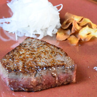 神戸牛OMAKASE15000はメインのお肉をを選べます