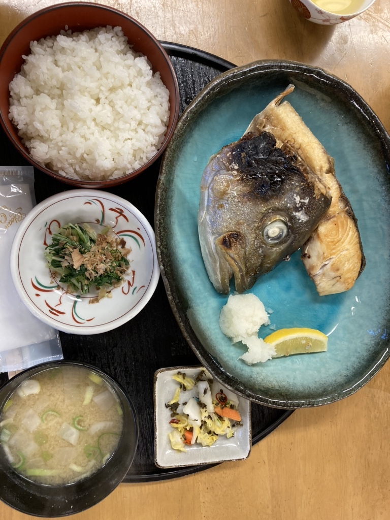 佳 鱗 亭