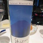 オーグードゥジュール ヌーヴェルエール - 通常のお水はもちろん無料ですが、ガスなしのミネラルウォーターも入れました。富士山の水です。