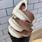 ディッパーダン - 料理写真:「ソフトクリーム（ミックス）」260円也。税込。カップタイプもあります。