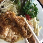 ともべ食堂 - 柔らかくジューシーな豚肉