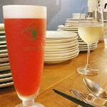 ビストロ カフェ デリ ポキナ369 - レッドアイとオーガニック白ワイン