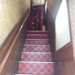 喫茶＆酒処 茶釜 - お店へ続く階段