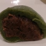 銀座あけぼの - 草もち（断面）