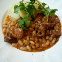 イノーヴェ - 豚内臓と白インゲンの煮込み…ちょっと臭みがあって(>.<)