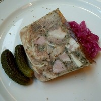 イノーヴェ - 前菜の豚耳と舌…初めて食べましたぁ