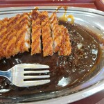 ゴーゴーカレー - フォークで食べるのが金沢カレー とありました。