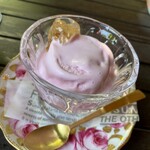 喫茶 ラ テール - ローズアイスクリン