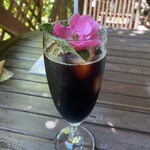 喫茶 ラ テール - アイスコーヒーにも花。なんか嬉しい