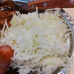 ゴーゴーカレー - キャベツ･･･野菜があまり好きではないので無くてもいいけど無しにするとゴーゴーカレーじゃない気もするのでそのまま食べた