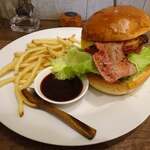 Burger house UZU - アップルウッドスモークベーコンチーズバーガー1630円