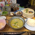 Tai Yatai Kaokao Kao - メイン：グリーンカレー、ミニメイン：ミニガバオライス