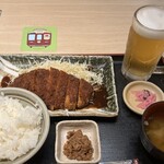 名古屋名物 みそかつ 矢場とん - みそかつ定食と生ビール、ちいかわノベルティ