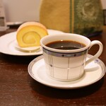 ヒロコーヒー - 日替わりシングルオリジン(2cup 715円)
            COSTARICA AQUIARES
            コスタリカ アキアレス農園
            絹ロール(473円)