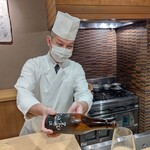 Kappou Kisuwo - 大将にお酒注いでもらいます。