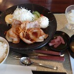 Tamatsukuri Gorufu Kurabu Nejiki Kosu Resutoran - 豚生姜焼き 追加差額330円