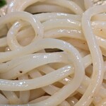 麺屋 金獅子 - 麺はこんな感じ
            アド街行徳編の放映に合わせ
            飲みに出るつもりだったので普通盛りしたが
            案外多いのね