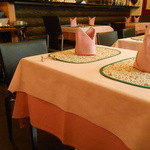 カフェラカム - テーブルナプキンがセットされている