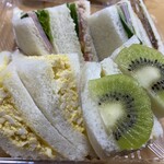ケーワン - タマゴサンド、ハムサンド、ツナサンド、カツサンド、フルーツサンドがこれ一つで頂けます