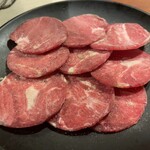 国産牛焼肉食べ放題 肉匠坂井 - タン
