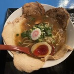 新屋台 大我 - 新屋台ラーメン半玉付き（炙り鶏チャーシュートッピング）