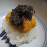 松川 - 瀬戸内の雲丹と露・ベルーガ産のキャビアの飯蒸し2