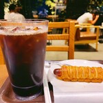 スターバックスコーヒー カインズ熊谷籠原店 - Vアイスコーヒー＋あらびきソーセージパイ