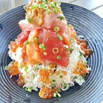 Gurambisutatsunoshima - ぶっかけ贅沢海鮮丼