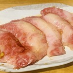 炭火焼肉ホルモンさわいし - カルビ