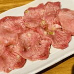 炭火焼肉ホルモンさわいし - 黒毛タン