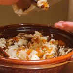 銀座 有涯 - 黒舞茸とジャンボなめけすじこの土鍋ご飯