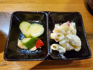 Soba Dokoro Hiroyoshi - 漬物＆サラダ