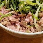 ラーメン 坊也哲 - 細切れチャーシューがたっぷりと