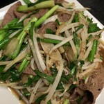 美幸飯店 - レバニラ  某焼肉屋のペラペラタンのような大きさ