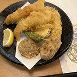 魚八庭 - 穴子と野菜の天ぷらです。