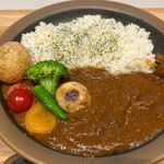 SAUNAS - 果実とスパイス香るヴィーガンカレー1400円