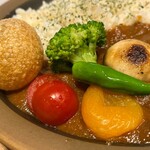 SAUNAS - 果実とスパイス香るヴィーガンカレー1400円